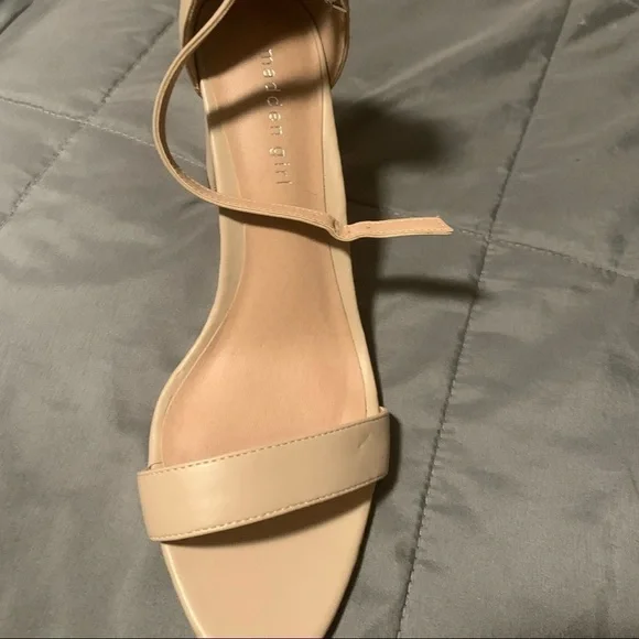 Madden girl Women's Open Toe Ankle Strap Block Chunky Heels Sandals, Nude - Picture 12 of 12
